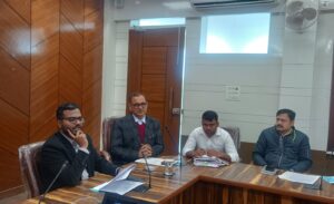 गन्नौर में एफएलएन कक्षाओं की समीक्षा करते उपमंडल अधिकारी और शिक्षा अधिकारी