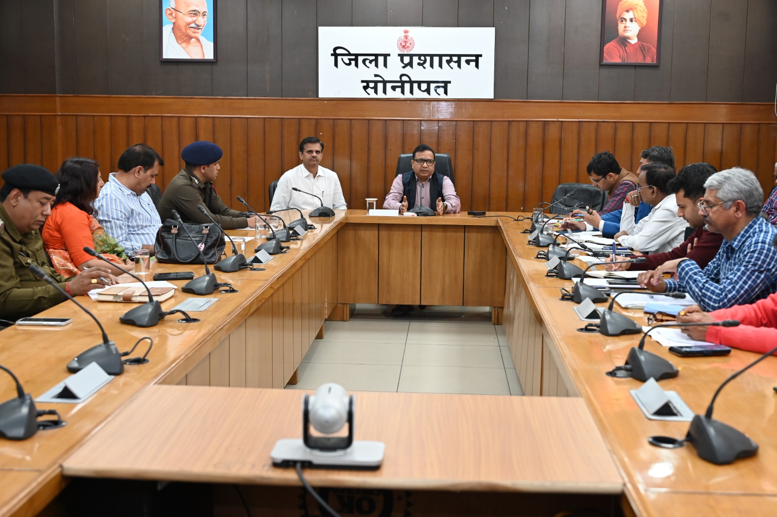 उपायुक्त द्वारा सोनीपत जाम व नशा मुक्त अभियान पर अधिकारियों के साथ बैठक