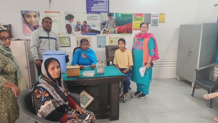 सोनीपत में सर्वाइकल कैंसर टीकाकरण सोनीपत जागरूकता कार्यक्रम में छात्राएं