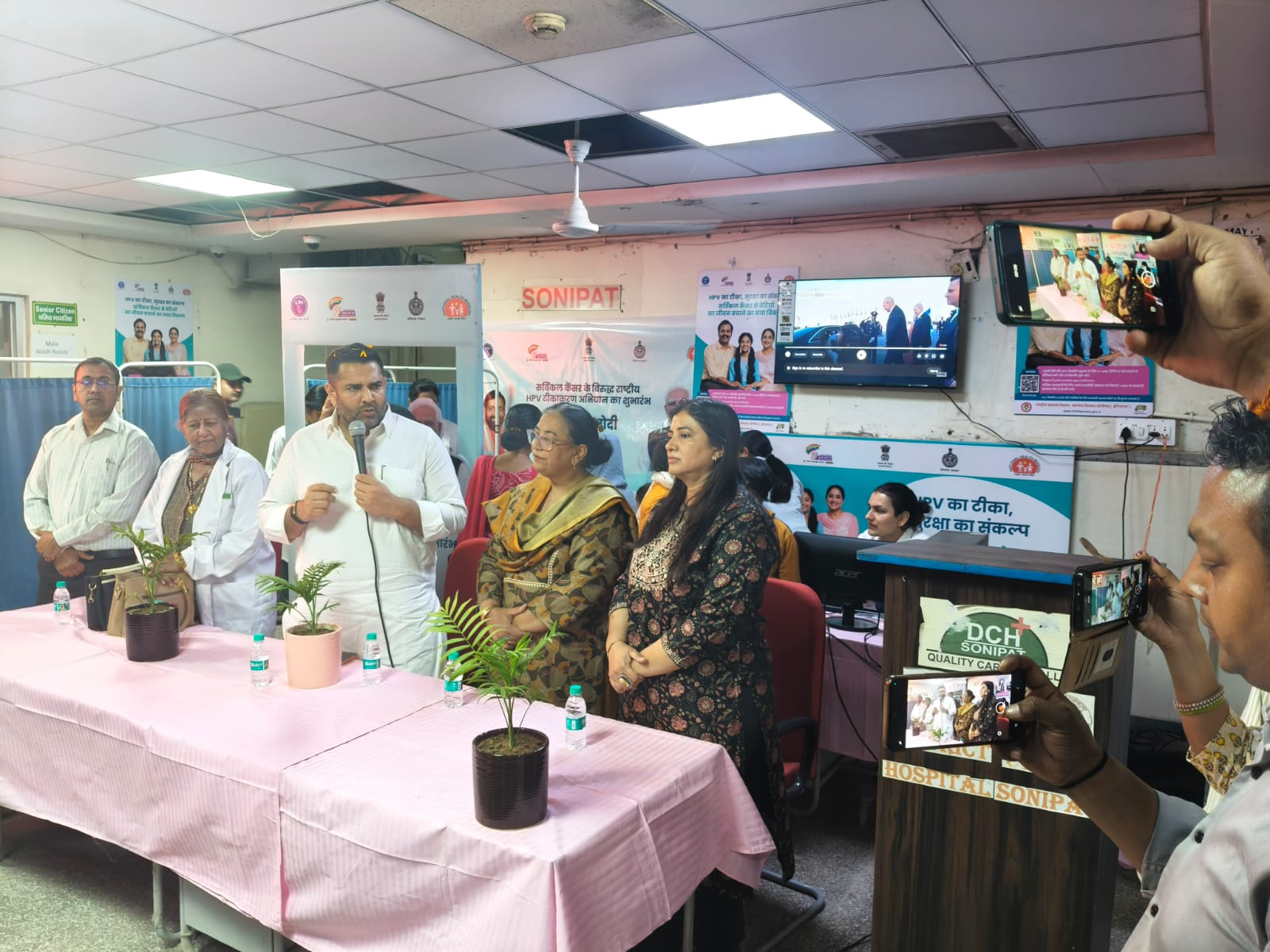 एचपीवी टीकाकरण अभियान सोनीपत में नागरिक अस्पताल में टीका लगवाती बालिका