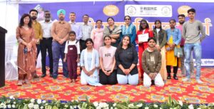 पीएम विश्वकर्मा प्रदर्शनी सोनीपत में प्रदर्शित गोबर से बनी मूर्तियां