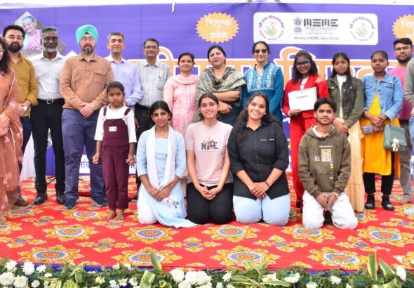 पीएम विश्वकर्मा प्रदर्शनी सोनीपत में प्रदर्शित गोबर से बनी मूर्तियां