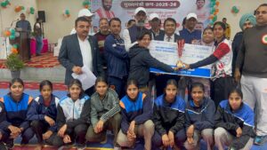मुख्यमंत्री कप खेल प्रतियोगिता पलवल में विजेता टीम सम्मानित