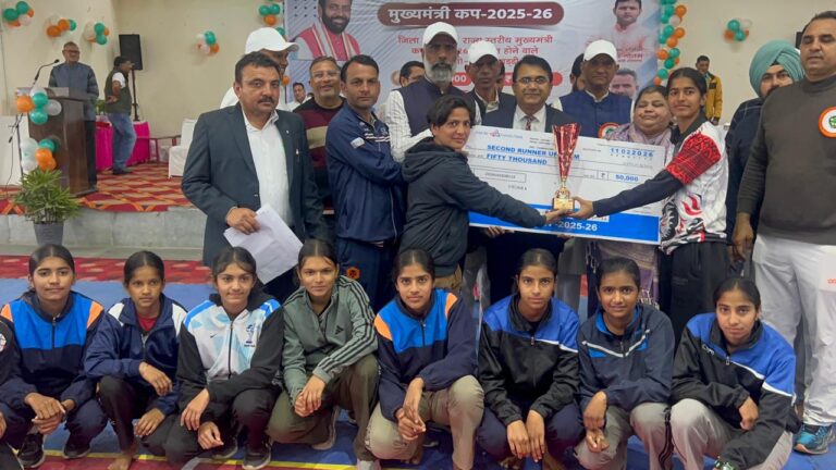 मुख्यमंत्री कप खेल प्रतियोगिता पलवल में विजेता टीम सम्मानित