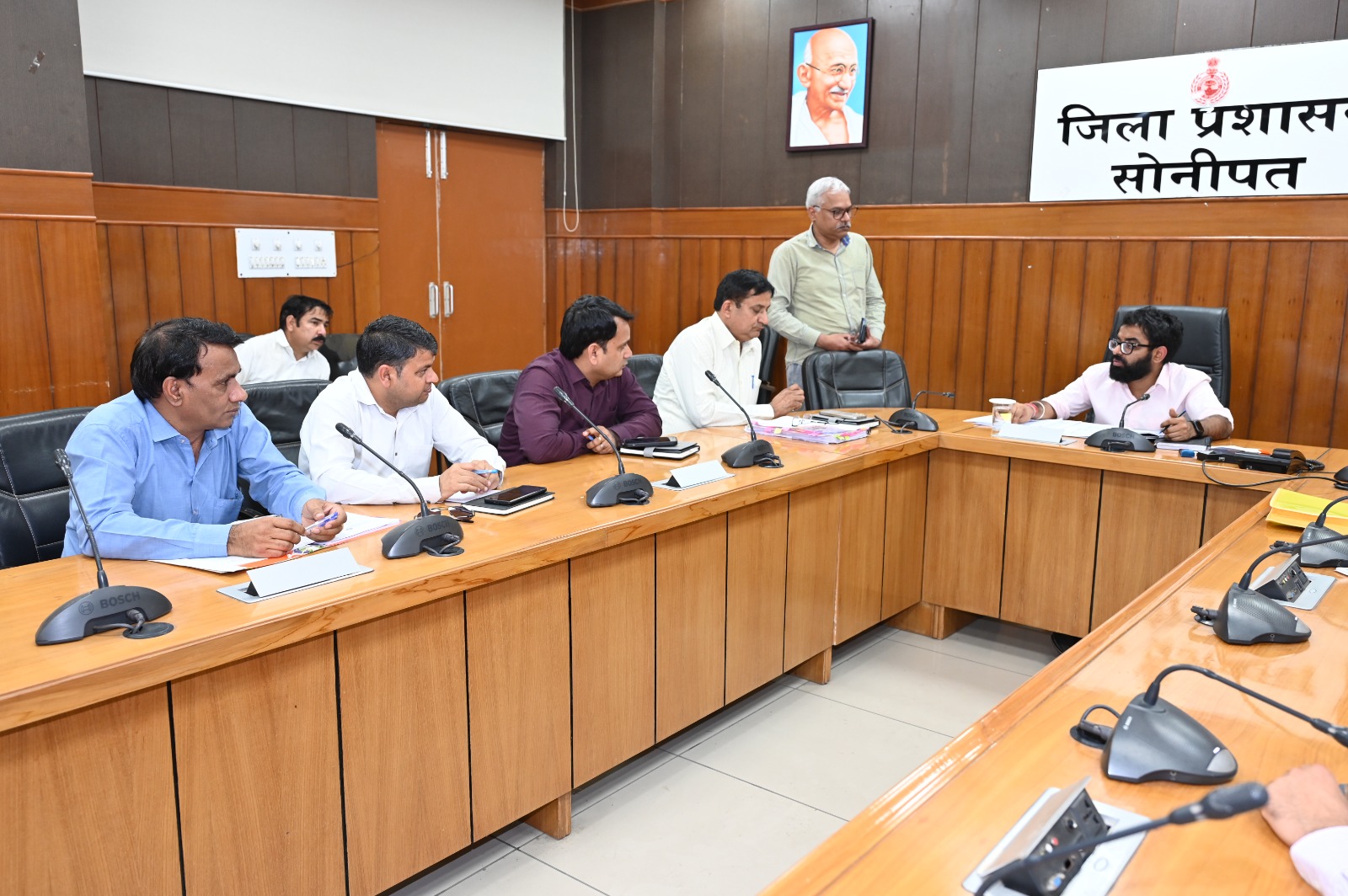 सोनीपत में जल शक्ति जन भागीदारी अभियान की समीक्षा बैठक में अधिकारी