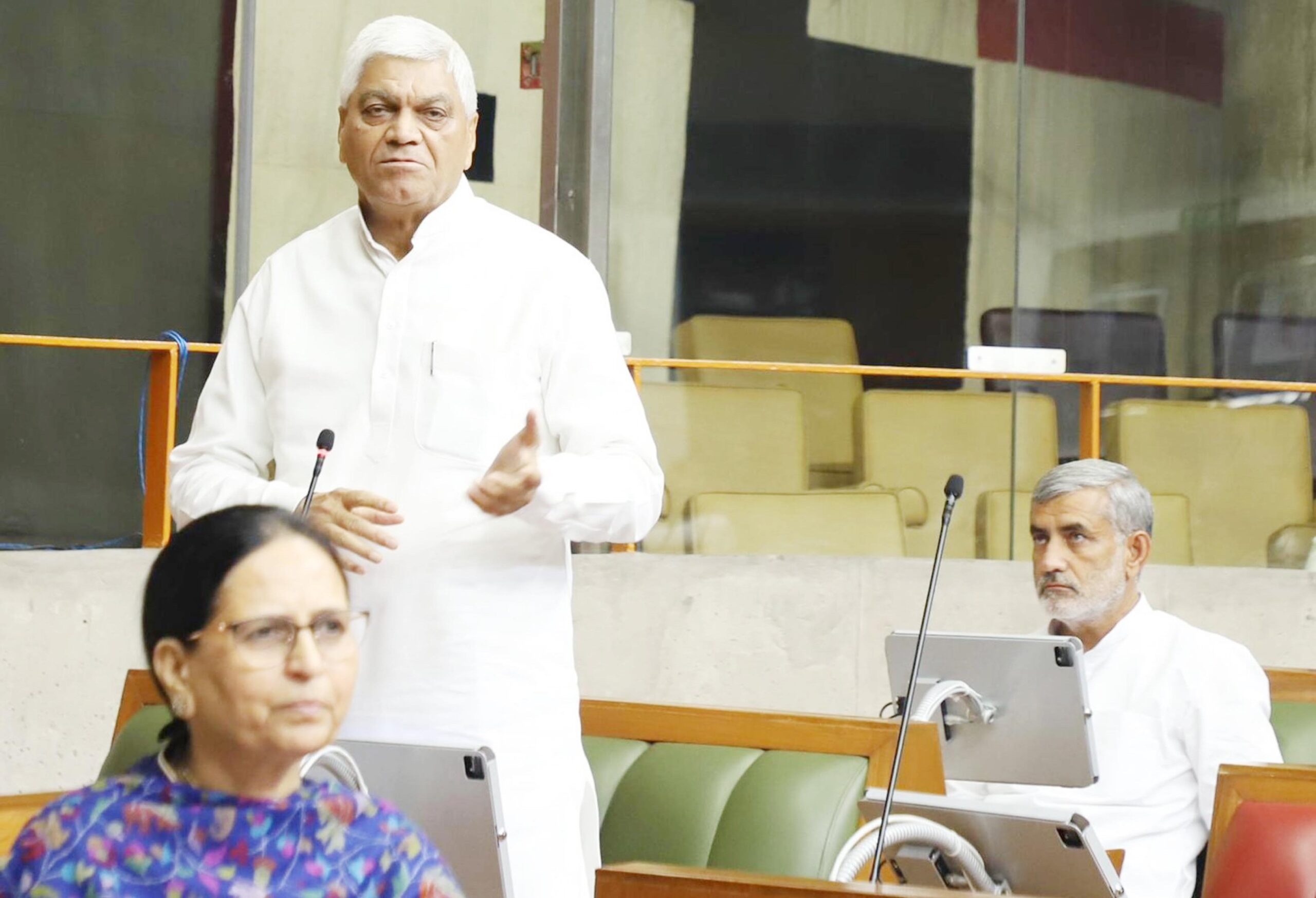 हरियाणा विधानसभा में पलवल-बल्लभगढ़ ट्रॉमा सेंटर की मांग उठाते विधायक रघुबीर तेवतिया